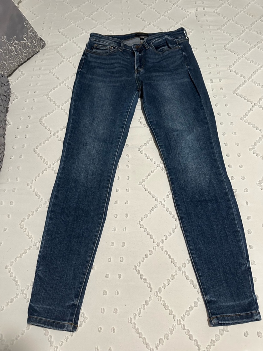Judy Blue Handsand Mid Rise Skinny Jeans